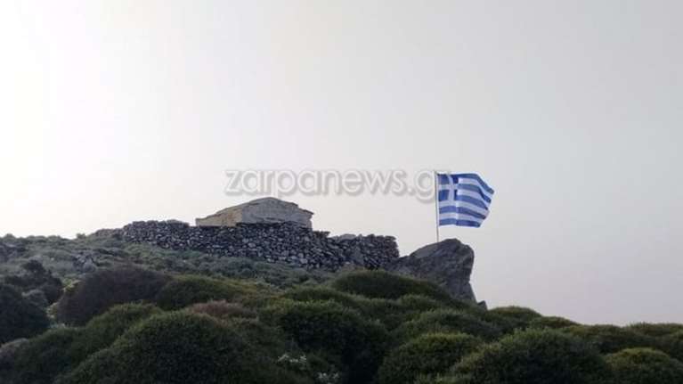 Η εντυπωσιακή και τεράστια ελληνική σημαία σε κορυφή της Κισσάμου για τα 200 χρόνια από το &#39;21
