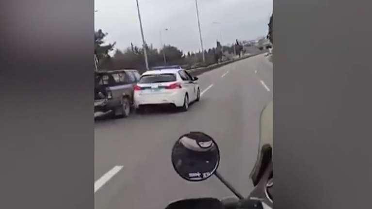 Απίστευτο βίντεο: Κακοποιοί εμβολίζουν με αγροτικό, περιπολικό της Αστυνομίας στη Θεσσαλονίκη