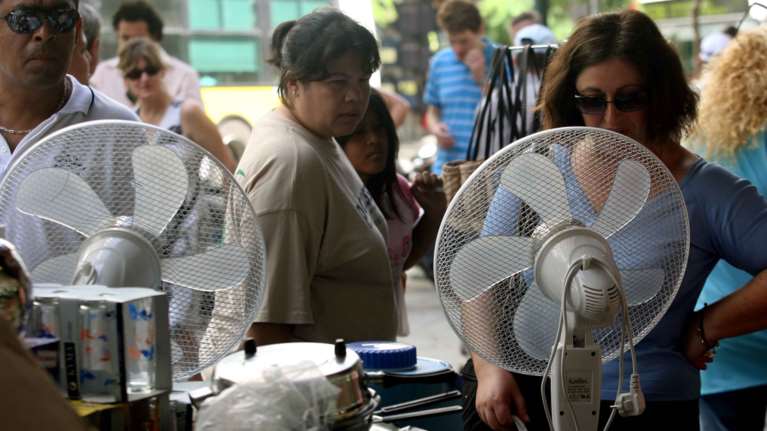 ΥΠΕΝ: Mέτρα για την αντιμετώπιση του καύσωνα - Τι κάνουμε, τι αποφεύγουμε