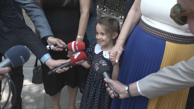 Θεόδωρος Σκυλακάκης: Εκλεψε τις εντυπώσεις η εγγονή του νέου υπουργού - Η ευχή στον παππού της [Εικόνες]