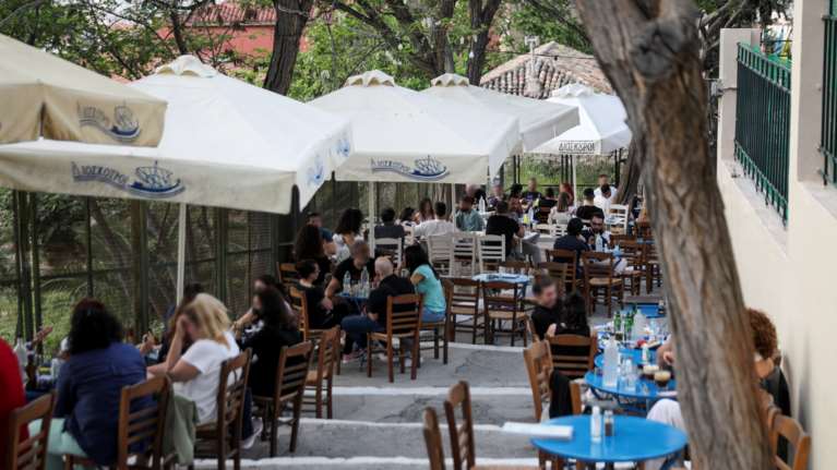 Κορονοϊός: Νέο σοκ με 1.604 κρούσματα στην Αττική και 417 στη Θεσσαλονίκη - &quot;Βράζει&quot; το κέντρο της Αθήνας