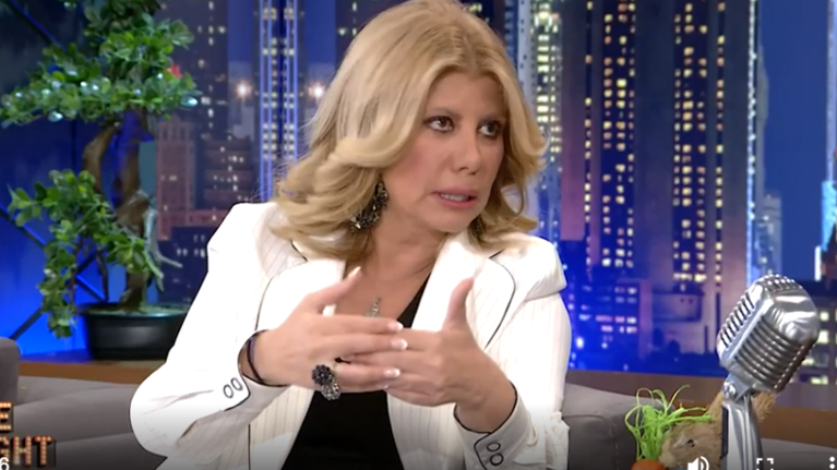 Ζήνα Κουτσελίνη: Ο πατέρας μου μαχαίρωσε με φαλτσέτα τη μάνα μου, τη σκότωνε μπροστά μου