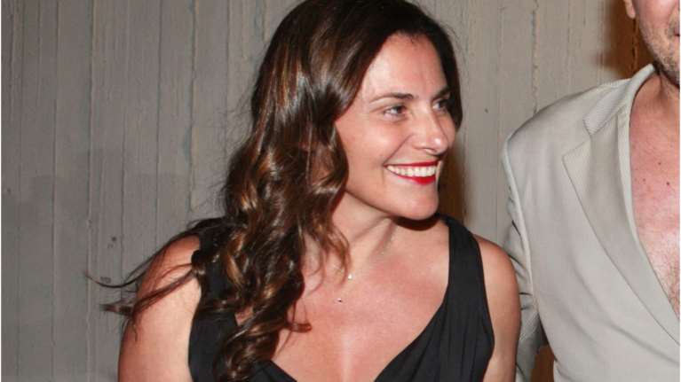 Η Μπέττυ Μπαζιάνα πήγε μαζί με τους γιους της στην παράσταση &quot;Η Απολογία της Μαρί Κιουρί&quot;