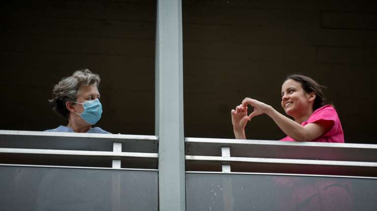 Κορονοϊός: Οι νέες οδηγίες για τη νοσηλεία στο σπίτι από την Ελληνική Πνευμονολογική Εταιρεία