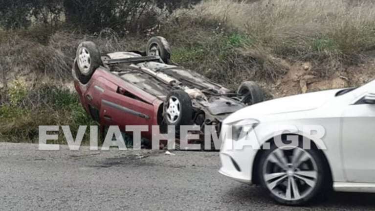Σοκαριστικό τροχαίο στην Ερέτρια: Αυτοκίνητο έκανε τούμπες στον αέρα - Πώς βγήκε από το Ι.Χ ο 20χρονος οδηγός