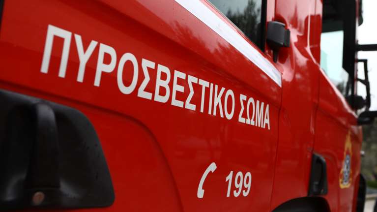 Ελευσίνα: Ανήλικο αγόρι έπεσε σε φωταγωγό - Μεταφέρθηκε με ασθενοφόρο στο νοσοκομείο