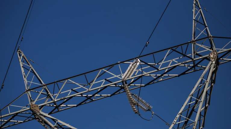 Αρχές Δεκεμβρίου η κυβερνητική παρέμβαση στην αγορά ηλεκτρικής ενέργειας - Σύσκεψη Σκυλακάκη με εκπροσώπους της Κομισιόν