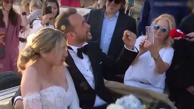 Πάνος Μουζουράκης: Η σπόντα στους δημοσιογράφους που βρέθηκαν στον γάμο του