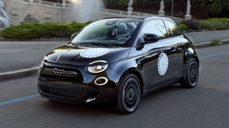 Οδηγούμε στην Ιταλία το ηλεκτρικό Fiat 500