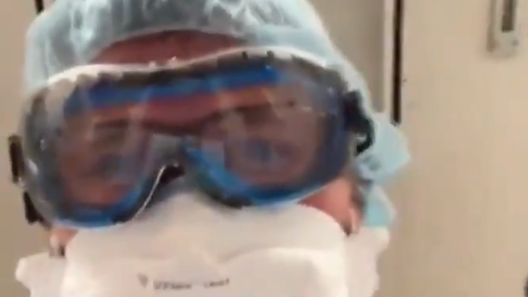 ΗΠΑ: Γιατρός αναπαριστά τι βλέπουν οι ασθενείς που πεθαίνουν από κορονοϊό - &quot;Ελπίζω να μην είναι έτσι οι τελευταίες σας στιγμές&quot; [Βίντεο]