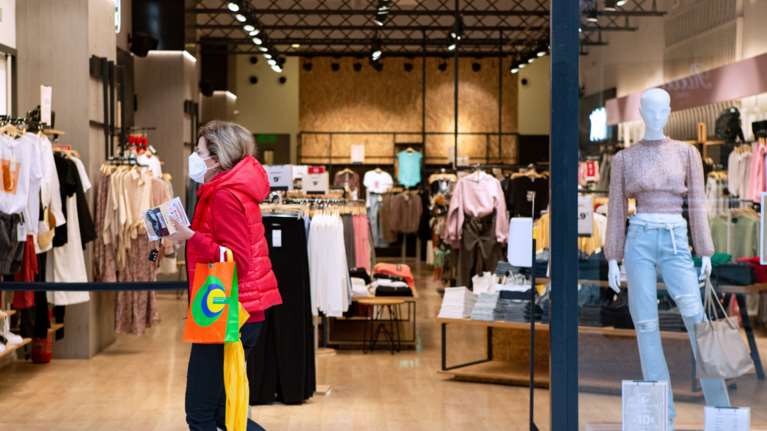 Ελληνικά νοικοκυριά: Στα ύψη η κατανάλωση παρά την ακρίβεια