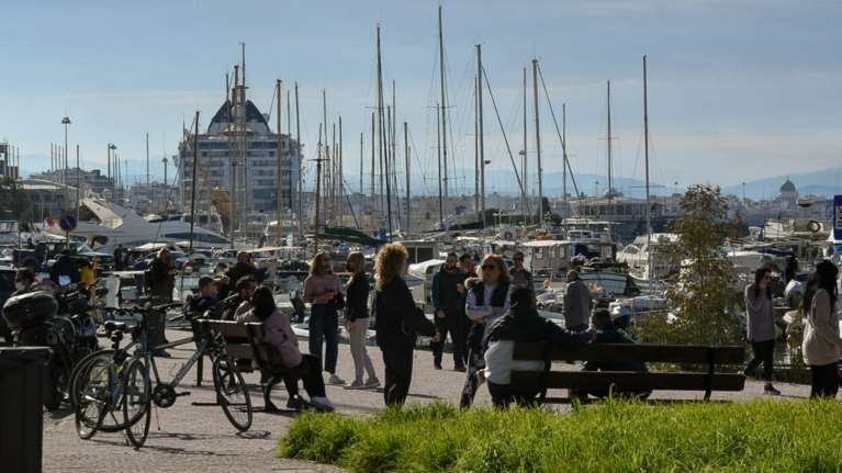 Κορονοϊός: &quot;Κοκκινίζει&quot; η Αχαΐα - Ανησυχούν οι επιδημιολόγοι και για Θεσσαλονίκη, Ρέθυμνο