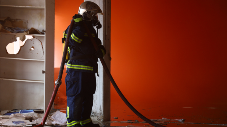 Τραγωδία στο Βύρωνα: Νεκρή 50χρονη από φωτιά στο σπίτι της