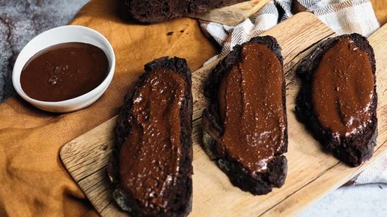 Κόλαση: Σοκολατένιο ψωμί χωρίς ζύμωμα με άλειμμα σοκολάτας - Το απόλυτο, εύκολο, καθημερινό γλυκό