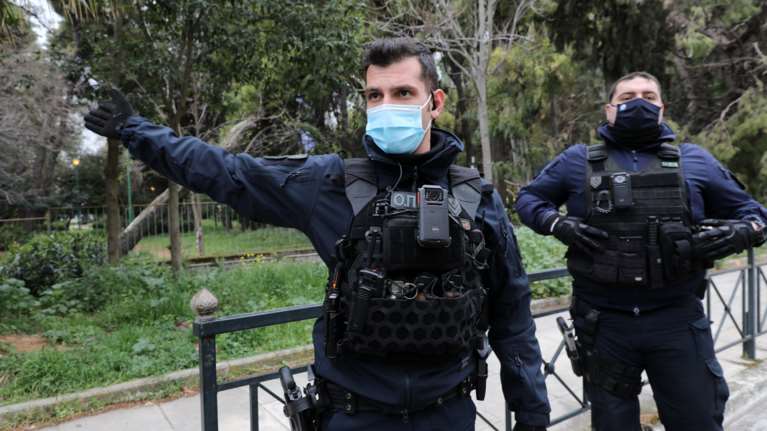 ΕΛΑΣ: Αυτές είναι οι πρώτες περιπολίες με κάμερες στις στολές αστυνομικών σε Εξάρχεια, Ομόνοια και Ακρόπολη [Εικόνες]