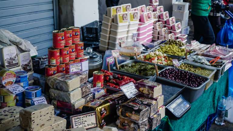 Το ακριβότερο σαρακοστιανό τραπέζι των τελευταίων ετών: &quot;Πετάνε&quot; λαγάνα, χαλβάς, ταραμοσαλάτες, θαλασσινά
