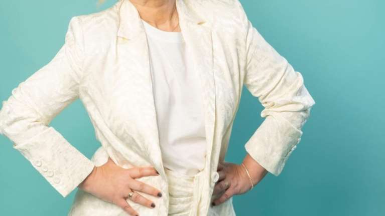 Η Νάνσυ Ζαμπέτογλου στα καλύτερά της: Τα υγιή ξανθά μαλλιά και το υπέροχο δέρμα