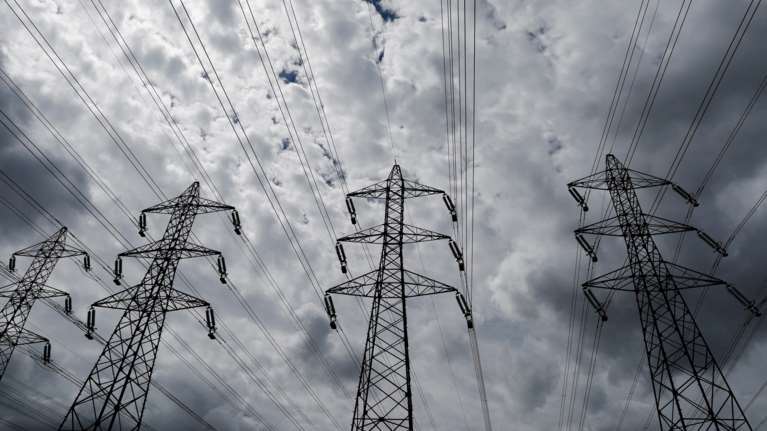 Τρίτη ακριβότερη στην Ευρώπη η ελληνική αγορά ηλεκτρισμού – Ασχημα νέα για τις τιμές ρεύματος τον Σεπτέμβριο