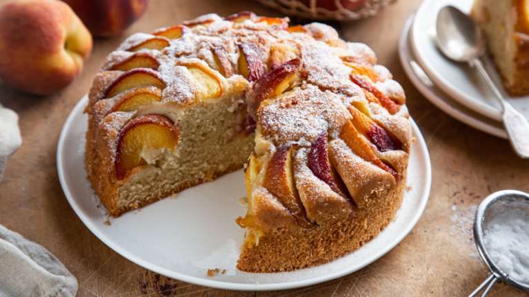 Το καλύτερο κέικ του καλοκαιριού: Ζουμερό και αφράτο με ροδάκινα, χωρίς ζάχαρη