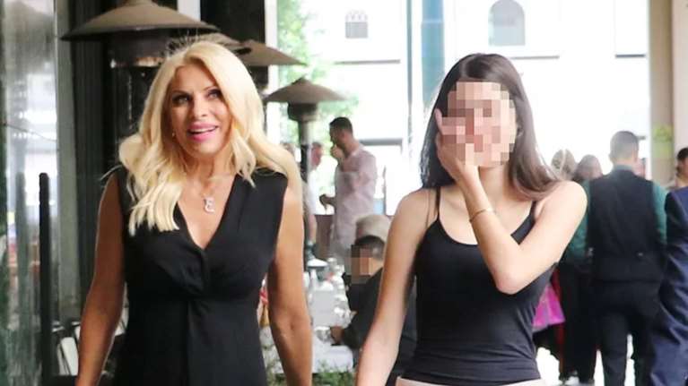 Λάουρα Λάτσιου: Με festive girly dress μαζί με τον αδελφό της, Άγγελο Λάτσιο