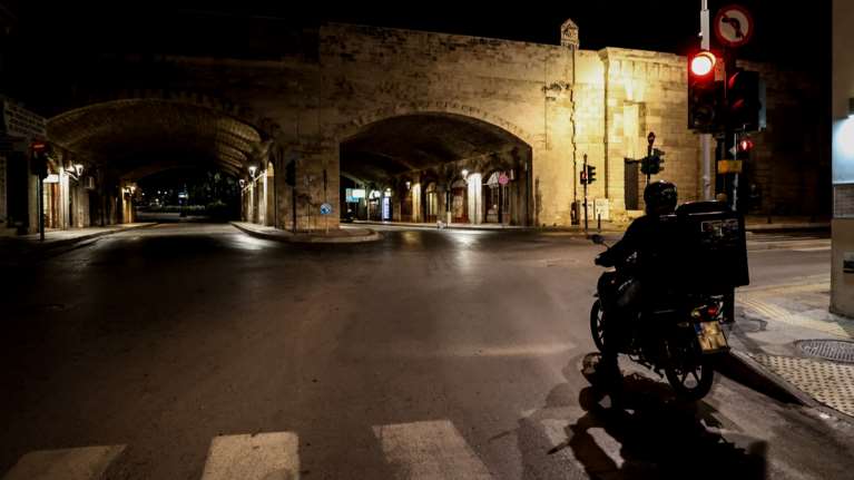 Κορονοϊός: Συναγερμός στην Κρήτη - Απότομη άνοδος του ιικού φορτίου στα λύματα