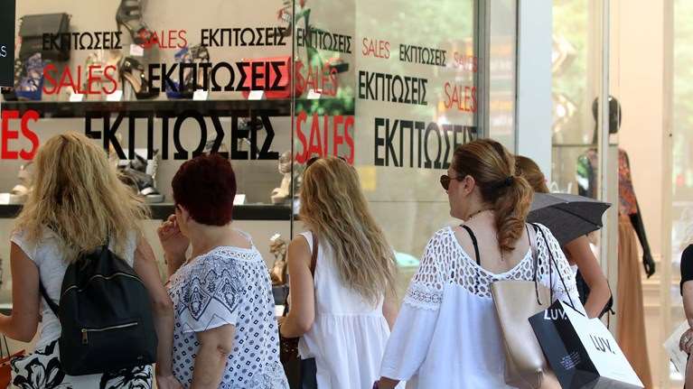 Τη Δευτέρα αρχίζουν οι θερινές εκπτώσεις - Ποια Κυριακή θα είναι ανοικτά τα καταστήματα