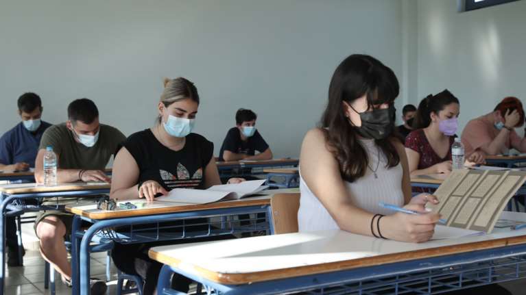 Πανελλήνιες Εξετάσεις: Ολοκληρώθηκαν τα εξεταζόμενα μαθήματα των ΓΕΛ, συνεχίζουν οι υποψήφιοι των ΕΠΑΛ