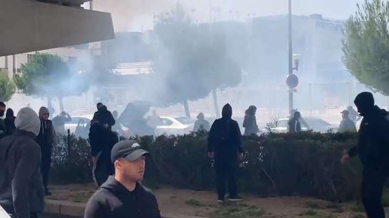 Χάος στη Μασσαλία: Νέες &quot;μάχες&quot; μεταξύ οπαδών του ΠΑΟΚ και της Μαρσέιγ πριν τη σέντρα του αγώνα [Βίντεο]