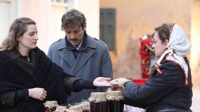 Άγριες Μέλισσες: Γυρίσματα με αποστάσεις και τεστ κορονοϊού -πρεμιέρα τη Δευτέρα στις οθόνες