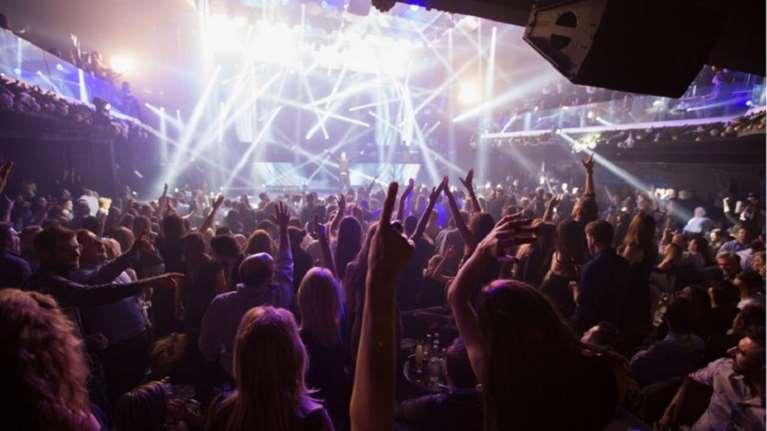 Κορoνοϊός: Σε καραντίνα η εγχώρια showbiz - Ο ένας μετά τον άλλο ανακοινώνουν ότι νοσούν