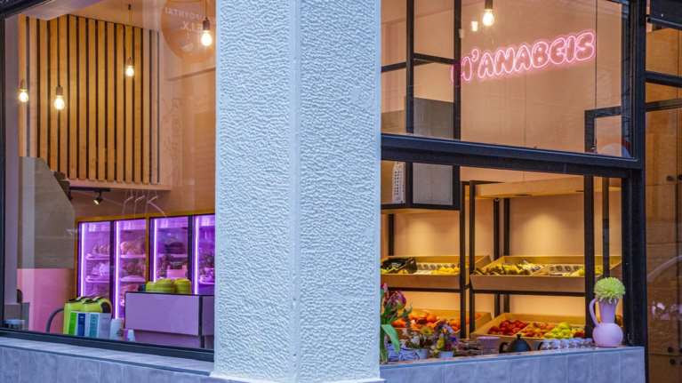 Λένε πως στην Ιπποκράτους υπάρχει ένα από τα πιο ιδιαίτερα μανάβικα της Αθήνας