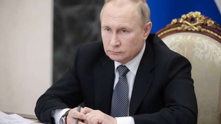 Διάταγμα για παραβίαση του στρατιωτικού νόμου υπογράφει ο Πούτιν - Ποινή φυλάκισης 30 ημερών