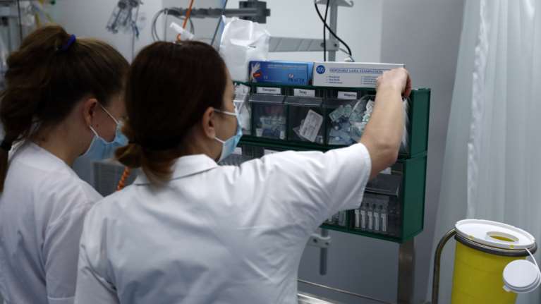 Κορονοϊός: Σοβαρές διαταραχές για τους ασθενείς που νοσηλεύτηκαν σε ΜΕΘ, ακόμα και ένα χρόνο μετά