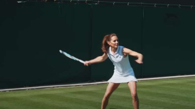 Η πριγκίπισσα... πήρε τη ρακέτα της: Η Κέιτ Μίντλετον παίζει τένις με τον Ρότζερ Φέντερερ [βίντεο]