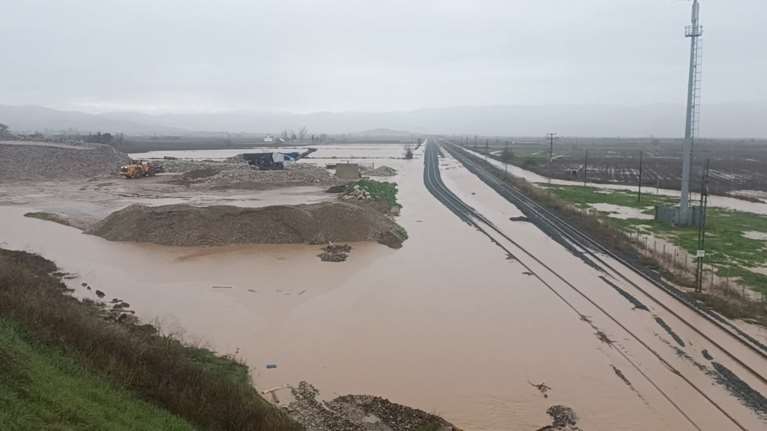 Λαμία: Πλημμύρες στον Δομοκό - Διακόπηκε η σιδηροδρομική συγκοινωνία Αθηνών - Θεσσαλονίκης