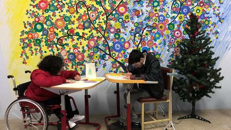 Θεσσαλονίκη: Μαθητές σχολείων ειδικής αγωγής ἐστειλαν κάρτες στους γιατρούς που αγωνίζονται με τον κορονοϊό