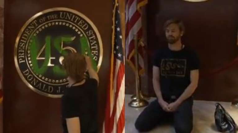 ΗΠΑ: Ακτιβιστής εισέβαλε στον πύργο του Τραμπ και έβαψε με πράσινη μπογιά – Άνοιξε πανό που έγραφε &quot;game over&quot;