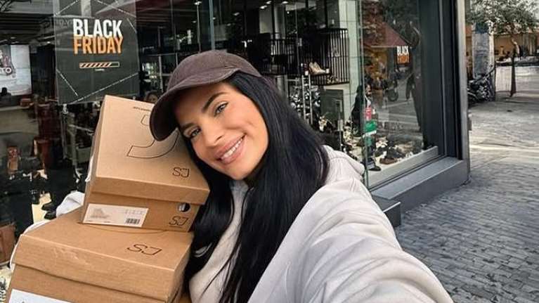 Η Χριστίνα Μπόμπα δίνει πράγματα από την ντουλάπα της - Η μεγάλη συλλογή από ρούχα και αξεσουάρ