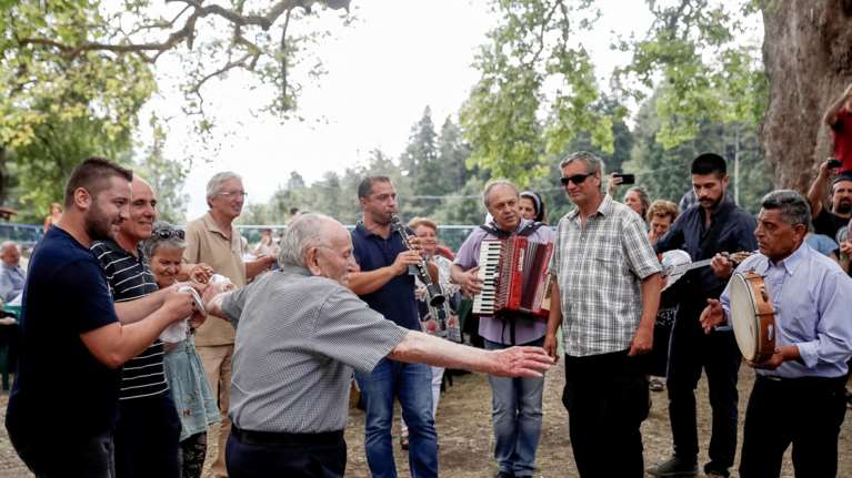 H Αστυνομία σταματά τα πανηγύρια στην Ήπειρο, οι… σειρήνες αντικαθιστούν τα κλαρίνα