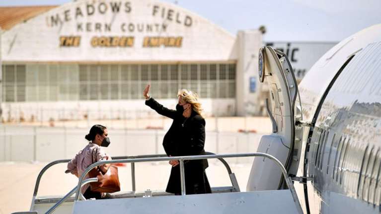 Τζιλ Μπάιντεν: Επίσκεψη σε Ρουμανία-Σλοβακία για να συναντηθεί με Ουκρανούς πρόσφυγες