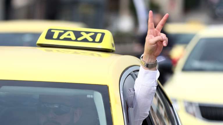 Απεργία στα ταξί: Χειρόφρενο τραβούν οι οδηγοί στην Αττική - Τι αλλάζει στα δρομολόγια των ΜΜΜ