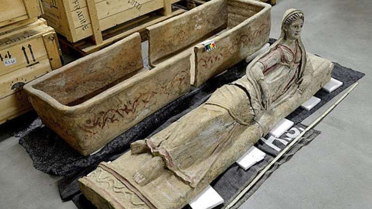 Γιατί (ξανα)δικάζεται για αρχαιοκαπηλία η εφοπλιστική οικογένεια Παπαδημητρίου - Η αναίρεση- καταπέλτης του Αρείου Πάγου