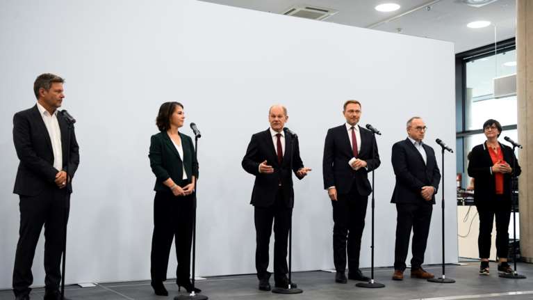 Εξελίξεις στη Γερμανία: Σοσιαλδημοκράτες, Φιλελεύθεροι και Πράσινοι ανακοίνωσαν προκαταρκτική συμφωνία για κυβέρνηση