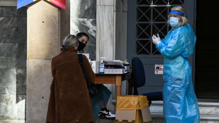 Στο &quot;κόκκινο&quot; η Πάτρα: Γέμισε η κλινική Covid στο Ρίο - Μπαράζ νέων κρουσμάτων - Επιστολή Δημάρχων στον Χαρδαλιά