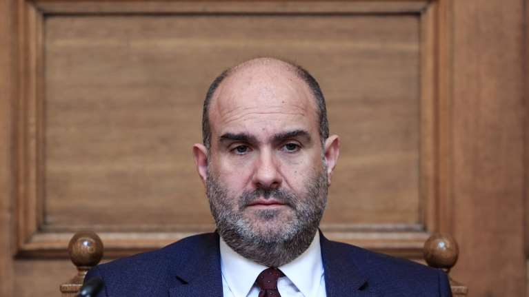 Η ΟΙΕΛΕ &quot;αδειάζει&quot; τον Μαρκόπουλο: Σκληρή λεκτική επίθεση σε εκπαιδευτικό μπροστά σε δεκάδες εμβρόντητους γονείς