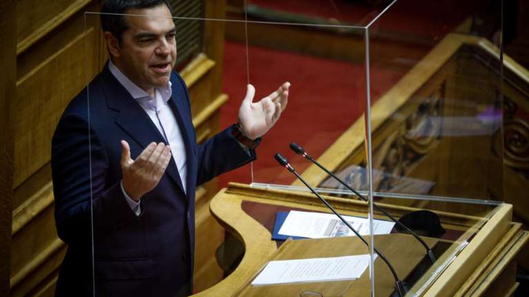 Η απάντηση της κυβέρνησης στον Τσίπρα: Προσπαθώντας να μας πλήξει, χρεοκοπεί πολιτικά ο ίδιος