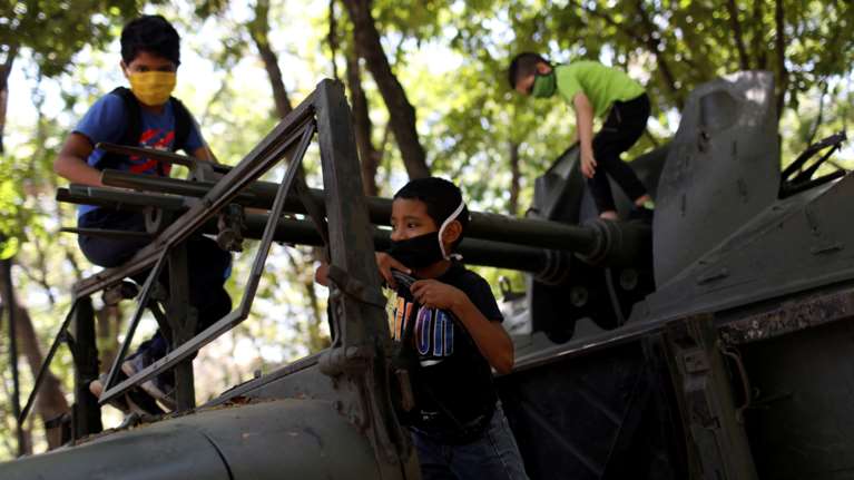 Πυρετώδεις έρευνες για το απειλητικό για τα παιδιά νέο σύνδρομο που πιθανόν συνδέεται με τον κορονοϊό