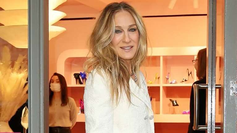 Η πιο αναπάντεχη τάση στα μαλλιά για τις γυναίκες άνω των 50 είναι και η πιο κολακευτική