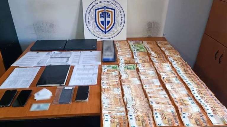 Αστυνομικός υποδυόταν τον οικονομολόγο και εξαπατούσε κόσμο: Συνελήφθη με τον συνεργό του - Ανω των 70.000 ευρώ ο τζίρος τους
