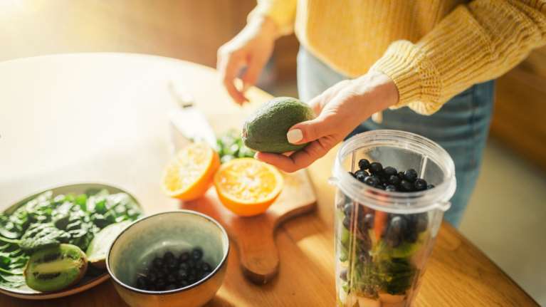 Πώς θα προλάβουμε τον καρκίνο του παχέος εντέρου: Τι πρέπει να τρώμε και τι να αποφεύγουμε